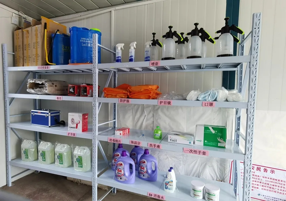 人员到岗隔离员工分餐制防疫宣传人员进出登记,测温日常消毒最后,总裁